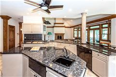 Mansions in 湖滨大宅