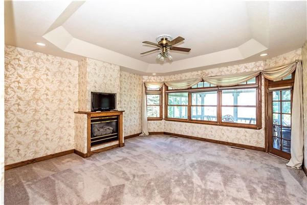 Luxury properties 湖滨大宅