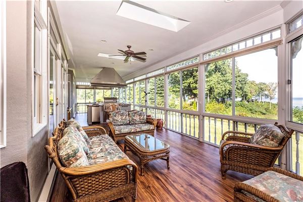 Luxury homes in 湖滨大宅