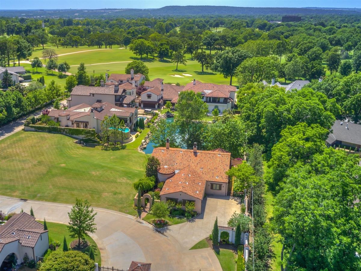 ENCHANTING SANTA FE STYLE HOME | Oklahoma Luxury Homes | Mansions For ...