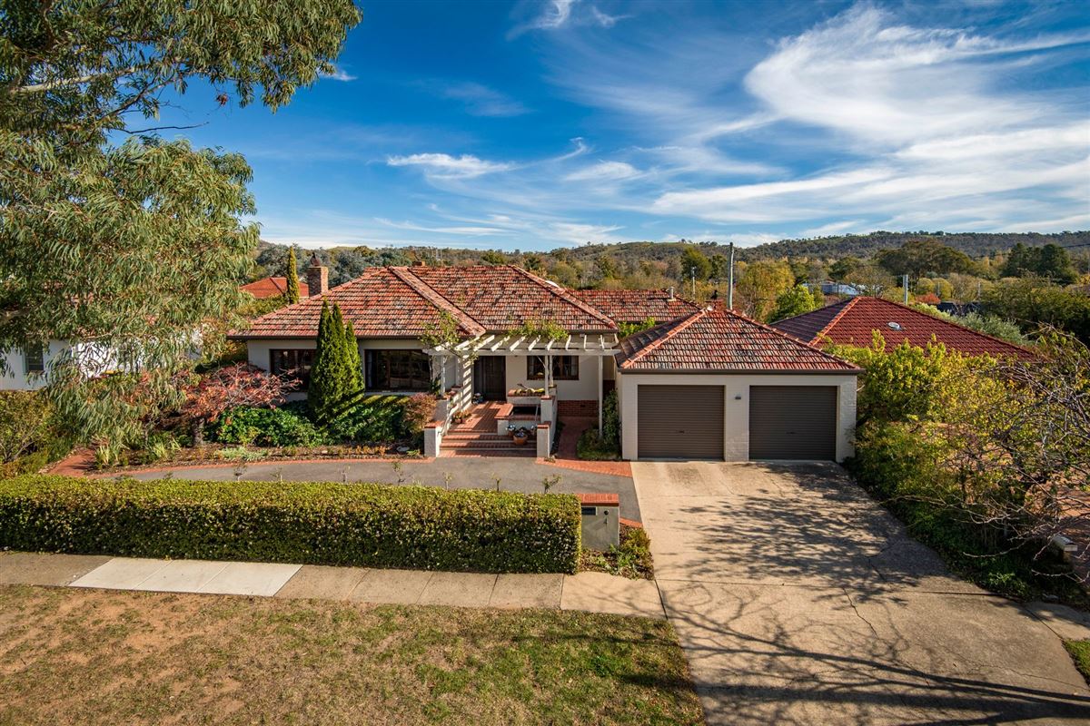 OLD CANBERRA CHARMER AT GREAT VALUE Australia Luxury Homes Mansions