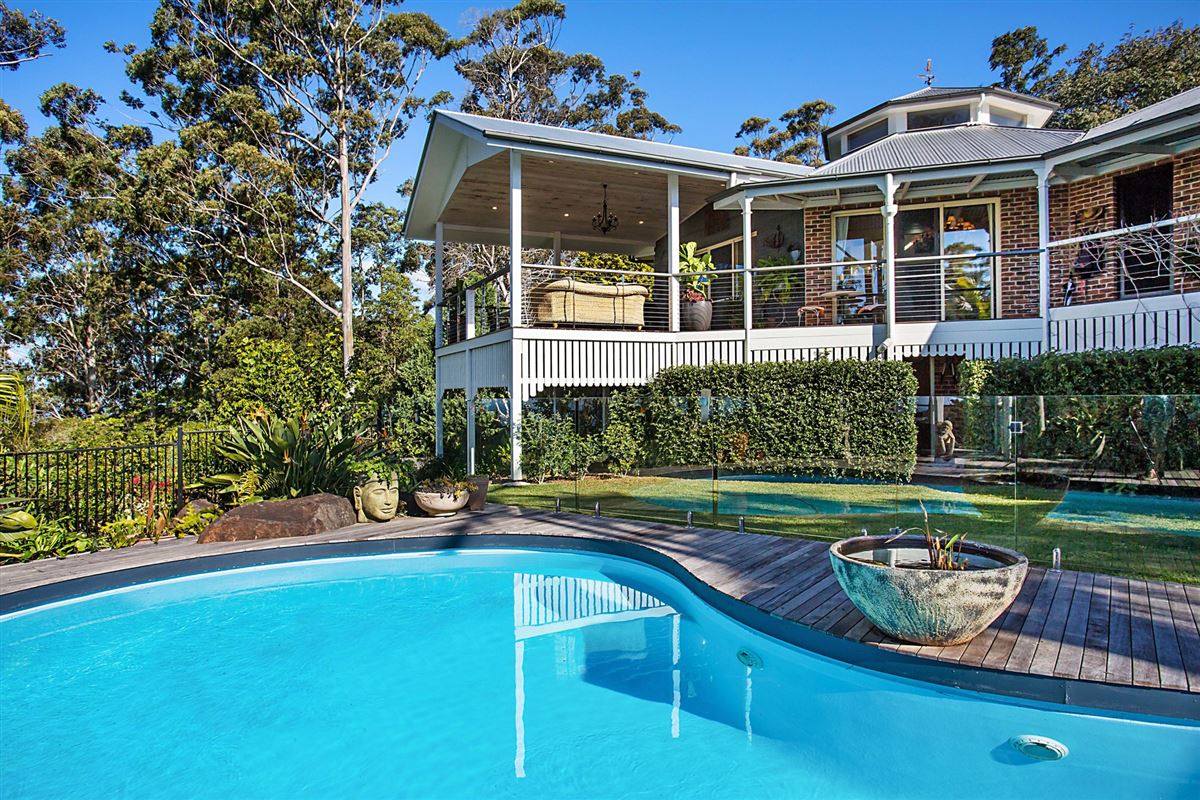 IMPRESSIVE PROPERTY IN PRESTIGIOUS TAMBORINE MOUNTAIN Australia