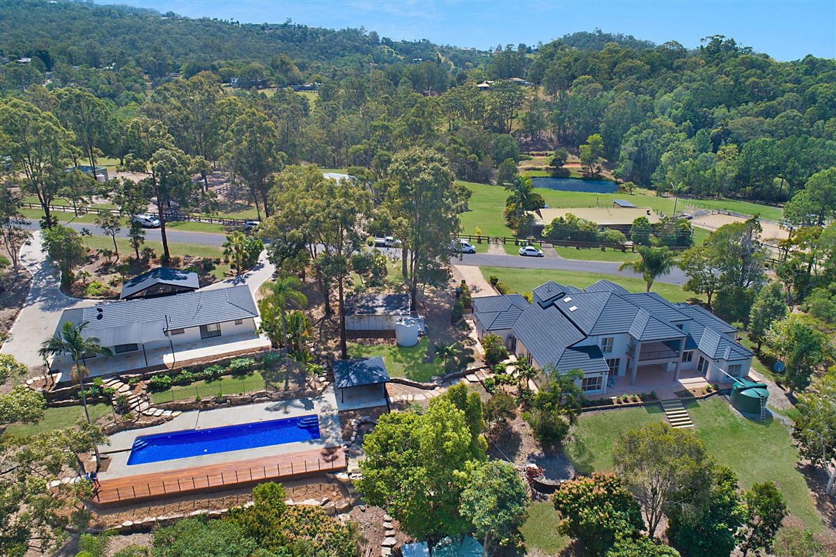 TRANQUIL AND MODERN DUAL RESIDENCE HOMESTEAD Australia Luxury Homes