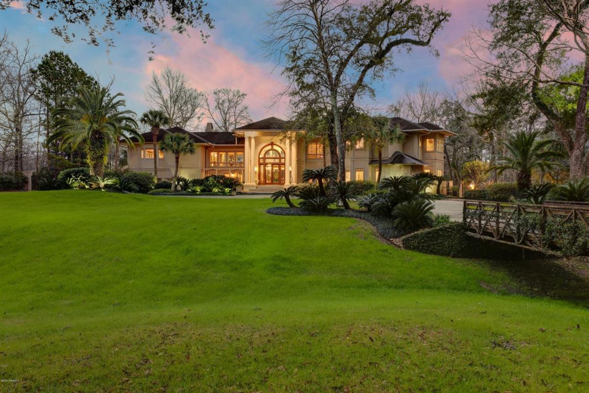 CONTEMPORARY ELEGANCE WITH NEARLY FIVE ACRES ON THE VERMILION RIVER