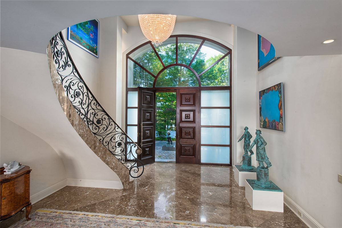 CHIMNEY COVE COMPOUND WITH PANORAMIC VISTAS Connecticut Luxury Homes