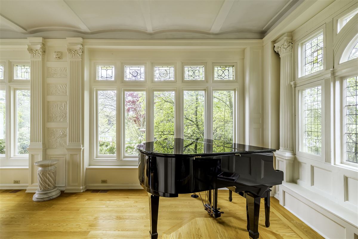 CHIMNEY COVE COMPOUND WITH PANORAMIC VISTAS Connecticut Luxury Homes