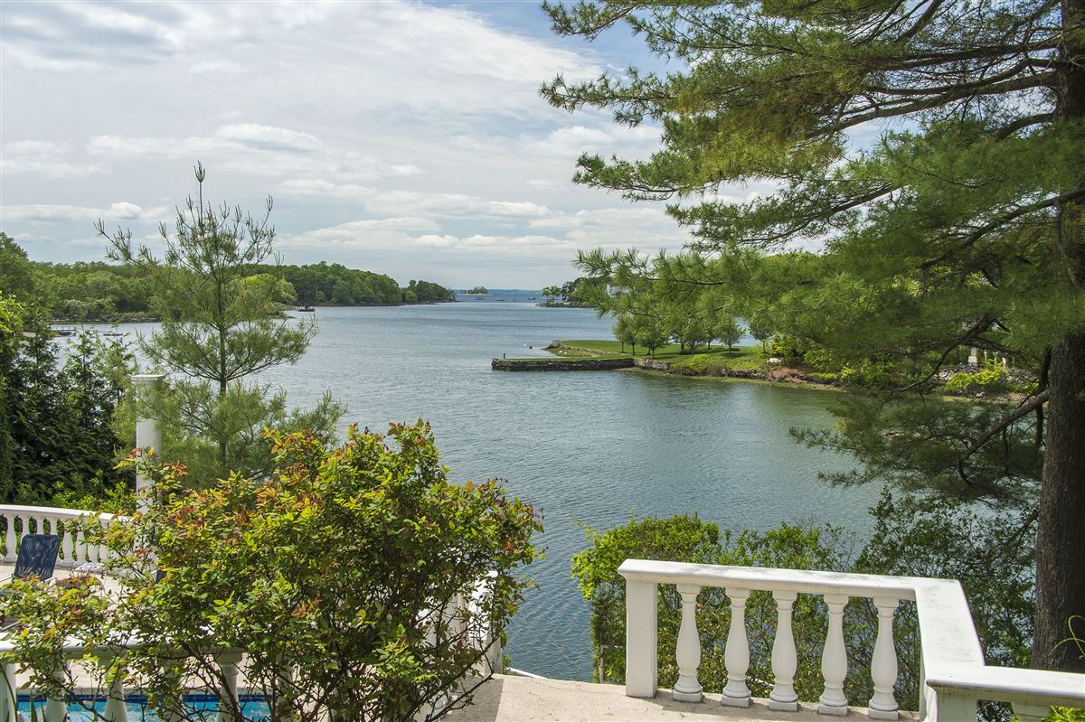 CHIMNEY COVE COMPOUND WITH PANORAMIC VISTAS Connecticut Luxury Homes