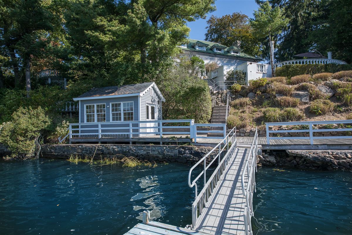 CHIMNEY COVE COMPOUND WITH PANORAMIC VISTAS Connecticut Luxury Homes