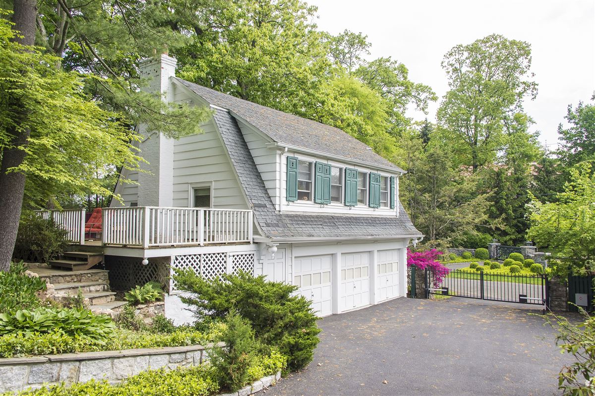 CHIMNEY COVE COMPOUND WITH PANORAMIC VISTAS Connecticut Luxury Homes