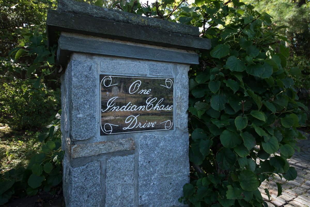 CHIMNEY COVE COMPOUND WITH PANORAMIC VISTAS Connecticut Luxury Homes