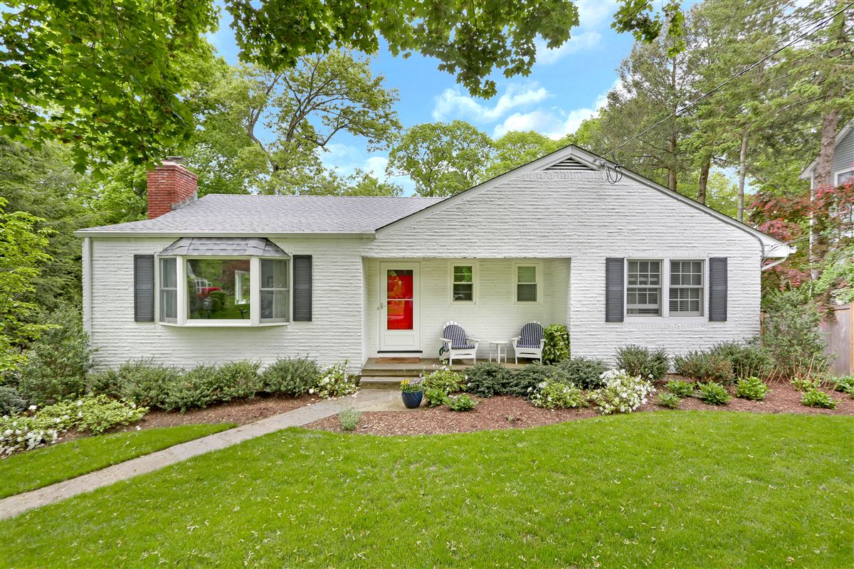 UPDATED RANCH HOME IN COS COB Connecticut Luxury Homes Mansions For