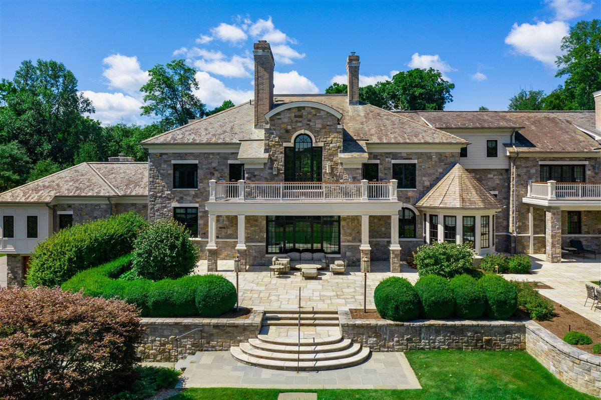 REMARKABLE 35 ACRE ESTATE AND FIELDSTONE MANSION New York Luxury