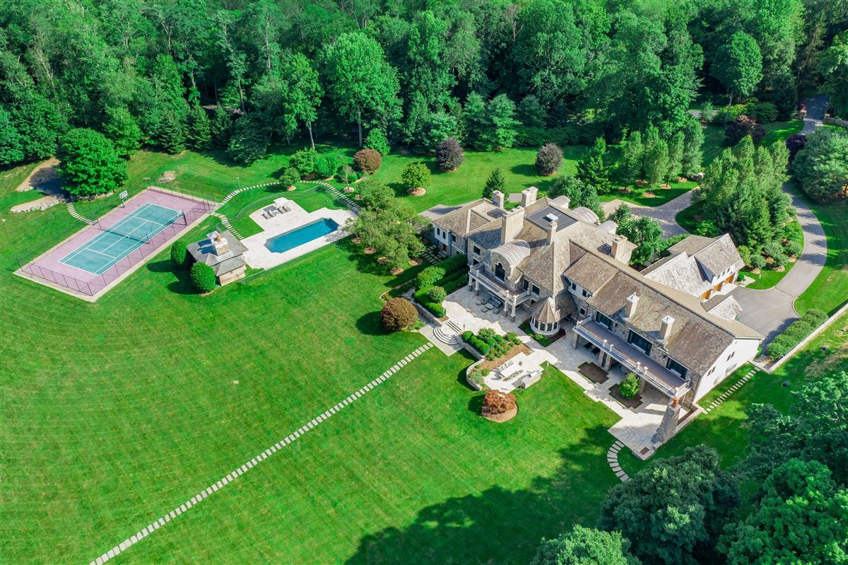 REMARKABLE 35 ACRE ESTATE AND FIELDSTONE MANSION New York Luxury