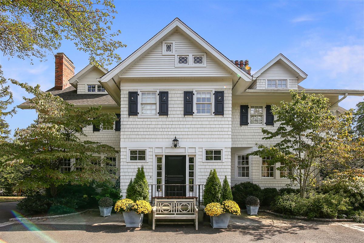 SIGNATURE RYE COLONIAL HOME New York Luxury Homes Mansions For Sale