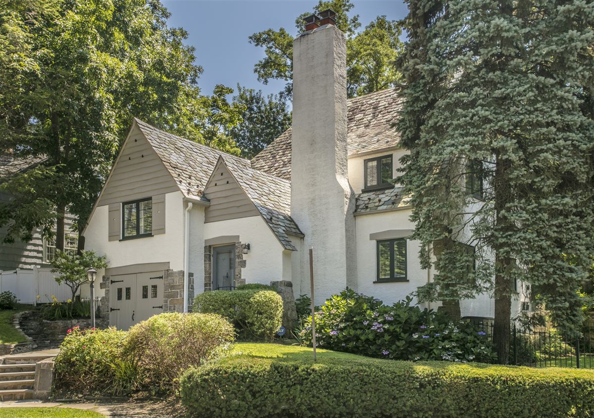 HANDSOME LARCHMONT VILLAGE TUDOR IN PRIME LOCATION | New York Luxury ...