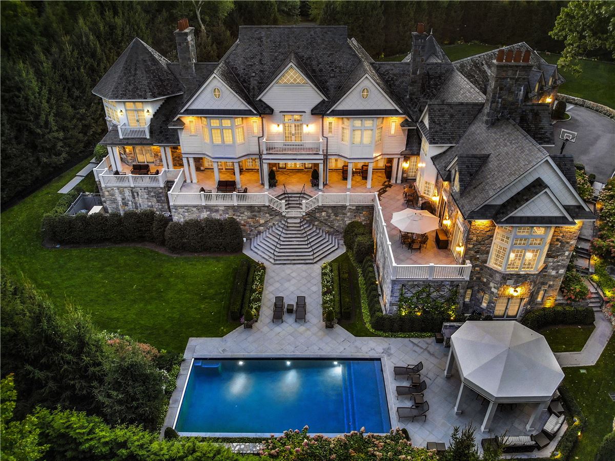CHIC STONE AND CLAPBOARD HOME IN COVETED GATED COMMUNITY Connecticut