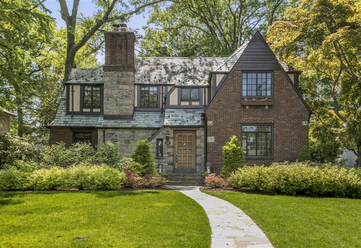 HANDSOME TUDOR IN NEW ROCHELLE New York Luxury Homes Mansions For