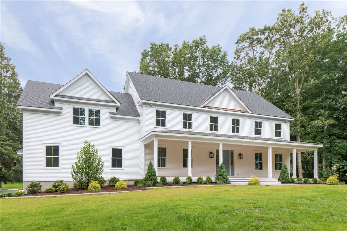 NEW COMPLETELY CUSTOM MODERN FARMHOUSE New York Luxury Homes