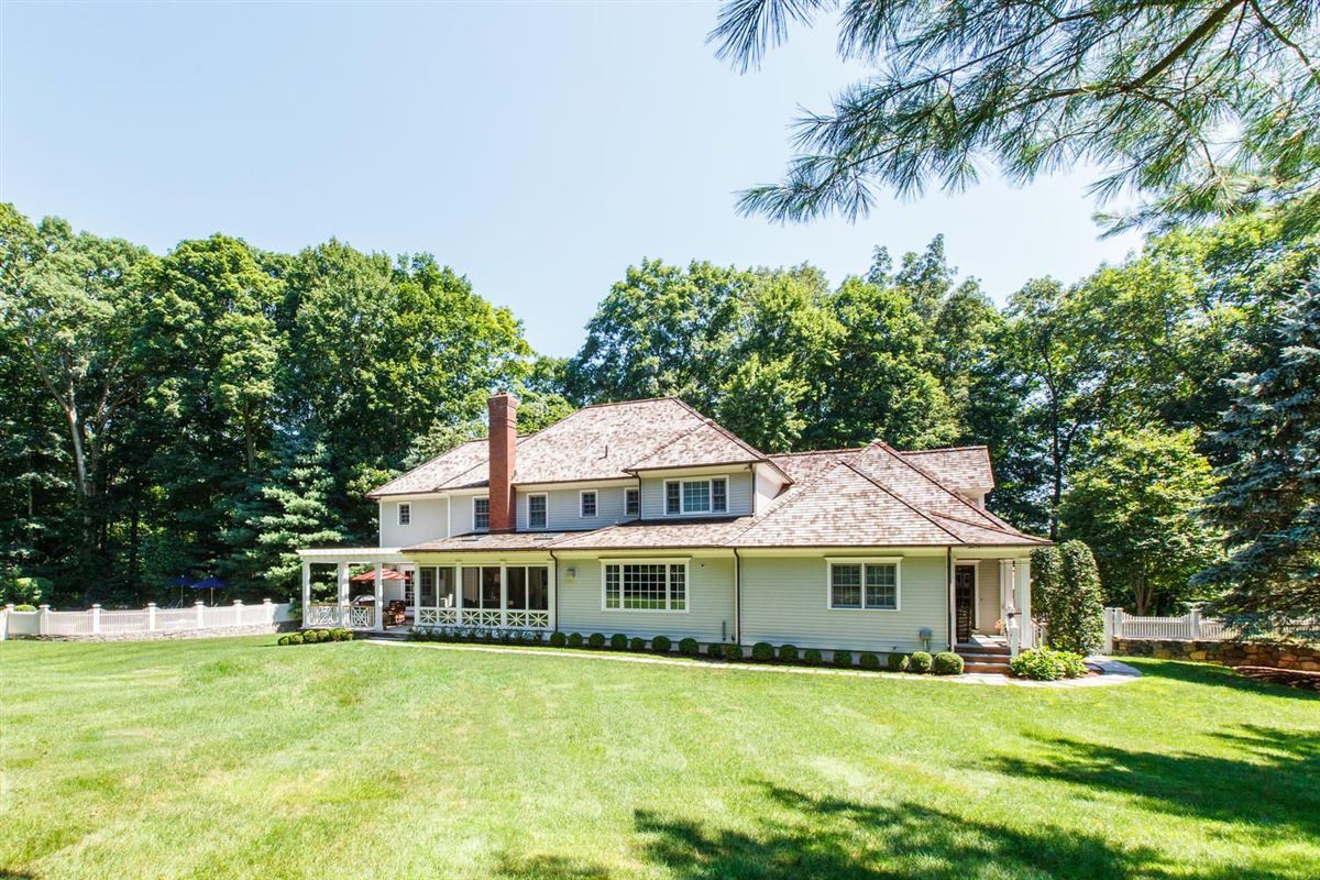 A STATELY COLONIAL HOME IN NEW CANAAN Connecticut Luxury Homes