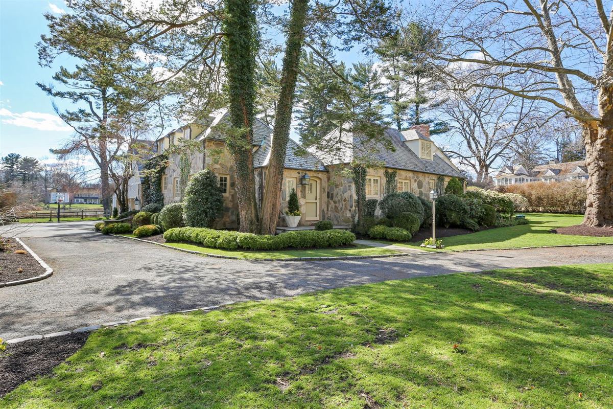 Elegant Frazier Peters English Cottage Connecticut Luxury Homes