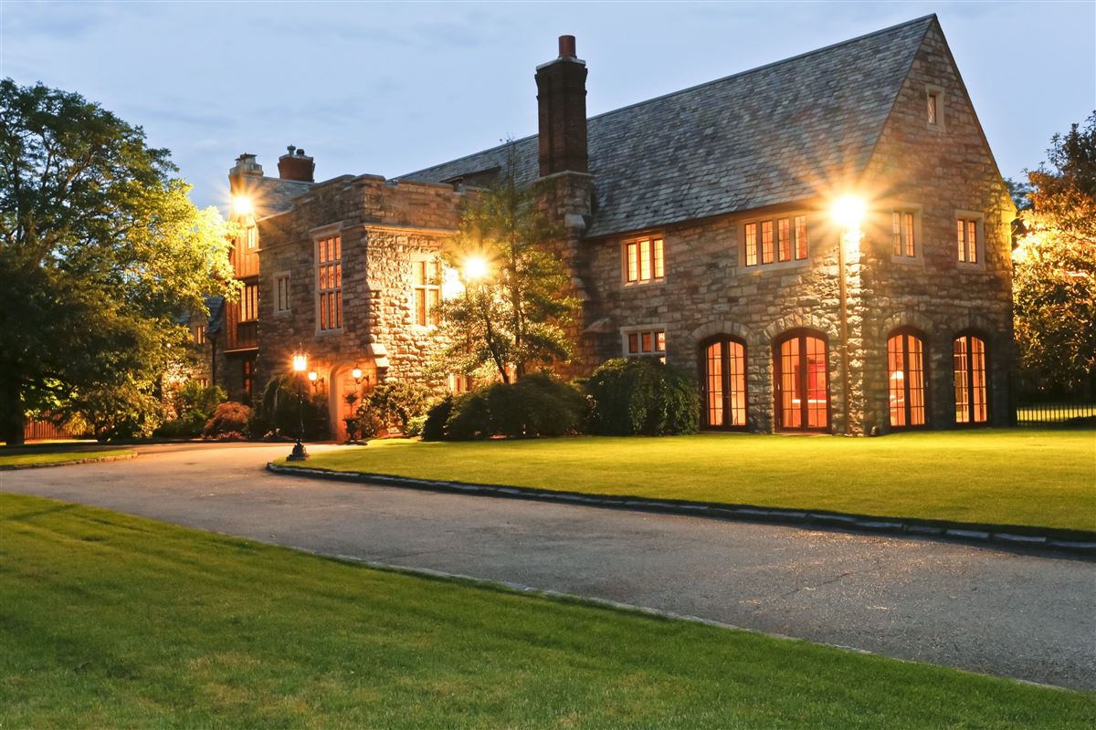 ONEOFAKIND PRIVATE AND TRANQUIL SCARSDALE ESTATE New York Luxury