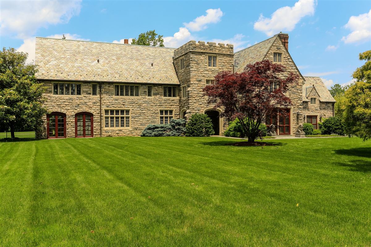 ONEOFAKIND PRIVATE AND TRANQUIL SCARSDALE ESTATE New York Luxury