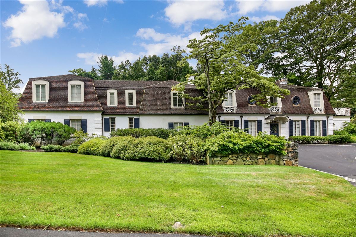 BREATHTAKING ESTATE IN LOWER WESTCHESTER New York Luxury Homes