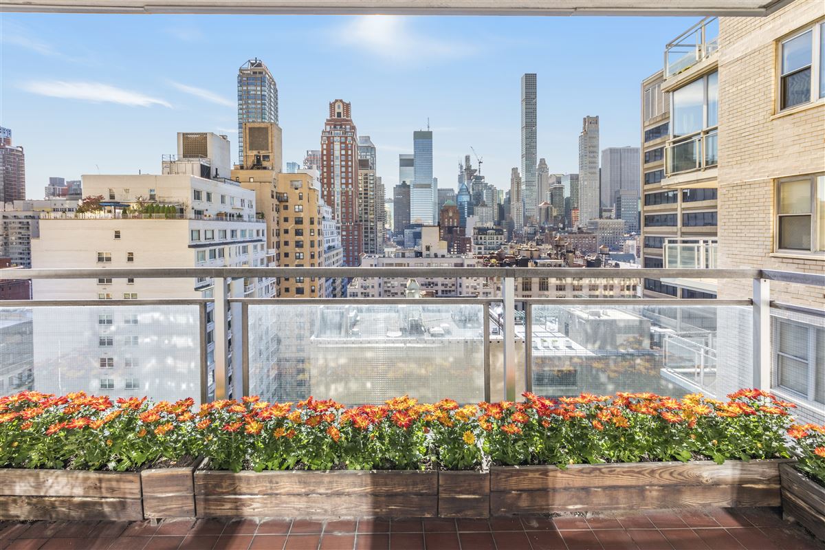 HIGH FLOOR GRAND HOME AT THE IMPERIAL HOUSE New York Luxury Homes