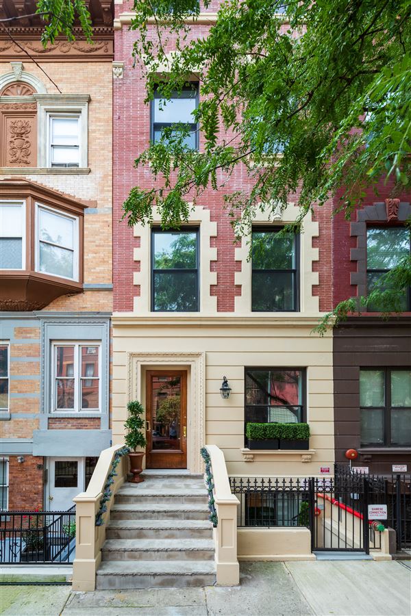 FULLY RENOVATED HISTORIC HOME IN HARLEM New York Luxury Homes