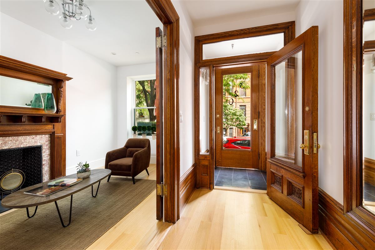 FULLY RENOVATED HISTORIC HOME IN HARLEM New York Luxury Homes