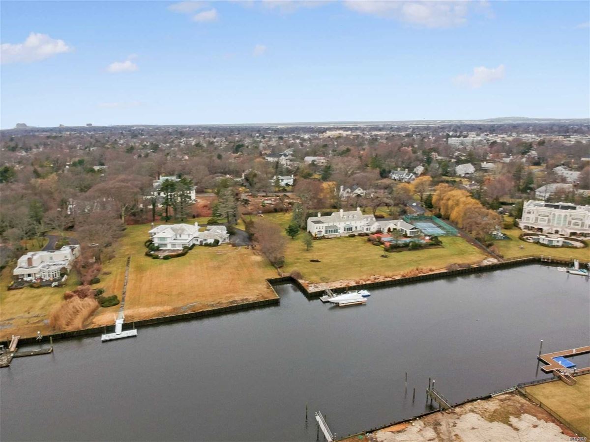 AMAZING WATERFRONT PROPERTY IN HEWLETT HARBOR New York Luxury Homes