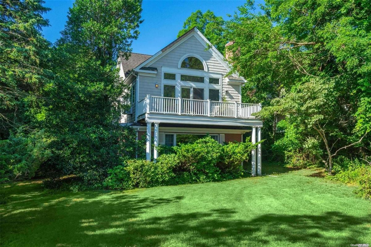 STUNNING CUSTOM BUILT WATERFRONT HOME New York Luxury Homes