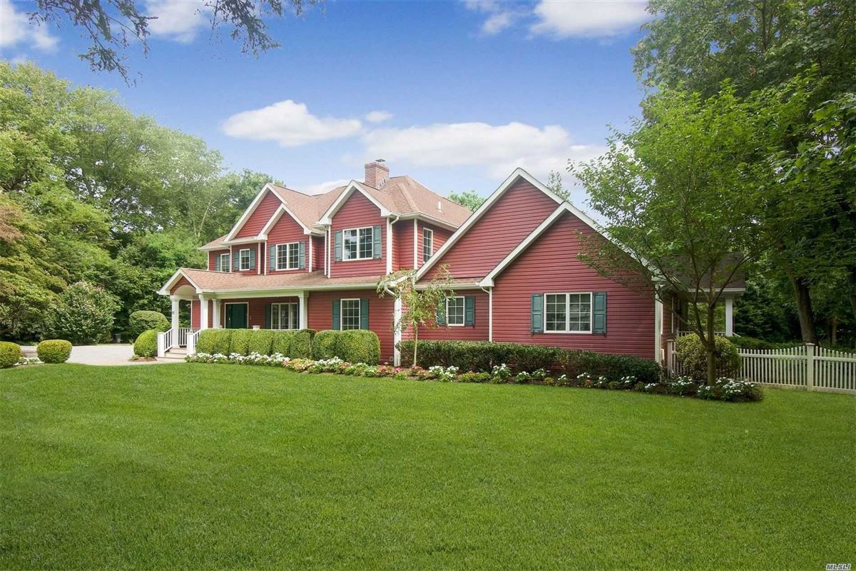 COLONIAL HOME ON ONE ACRE New York Luxury Homes Mansions