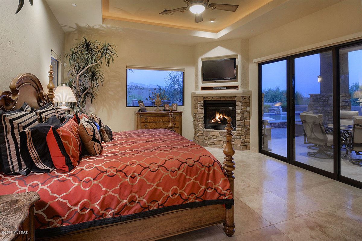 OUTSTANDING MODERN TUSCAN IN PRESTIGIOUS STONE CANYON Arizona Luxury