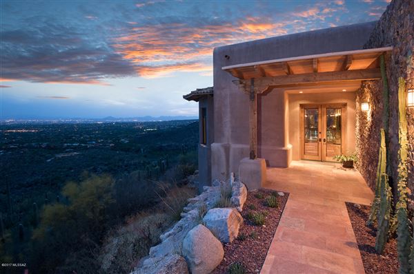 AN EXCLUSIVE ESTATE WITH MOUNTAIN AND VALLEY VIEWS | Arizona Luxury ...