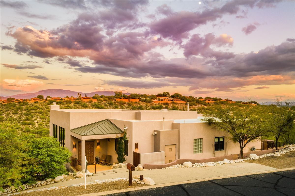 STUNNING FOOTHILLS HOME WITH A LOVELY GUEST HOUSE Arizona Luxury