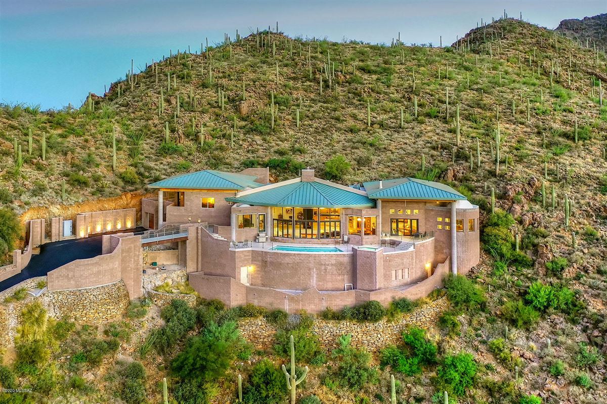 SPECTACULAR CONTEMPORARY PERCHED HIGH ATOP THE TUCSON MOUNTAINS