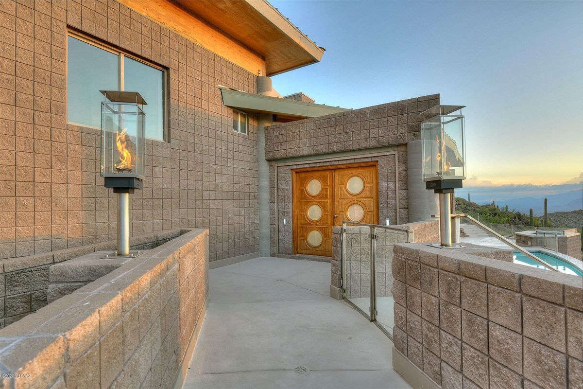 SPECTACULAR CONTEMPORARY PERCHED HIGH ATOP THE TUCSON MOUNTAINS