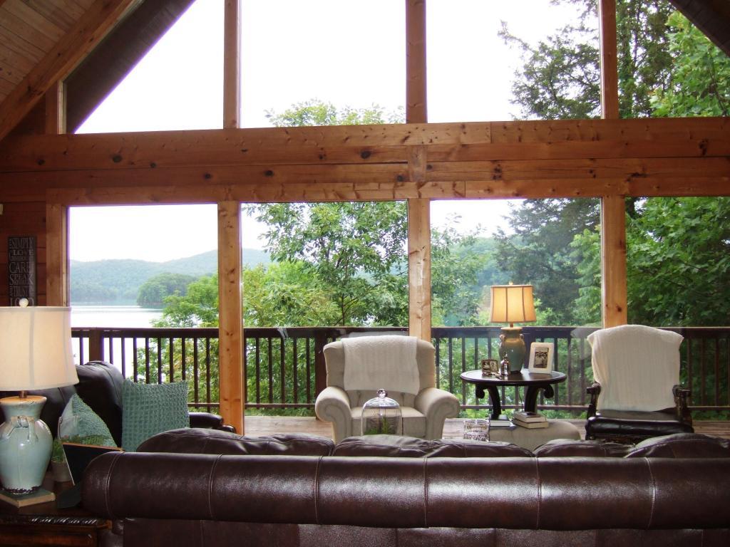 NORRIS LAKE FRONT CUSTOM BUILT LOG HOME | Tennessee Luxury Homes ...