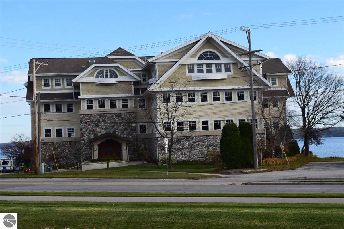 BEAUTIFULLY APPOINTED WATERFRONT PENTHOUSE CONDO Michigan Luxury