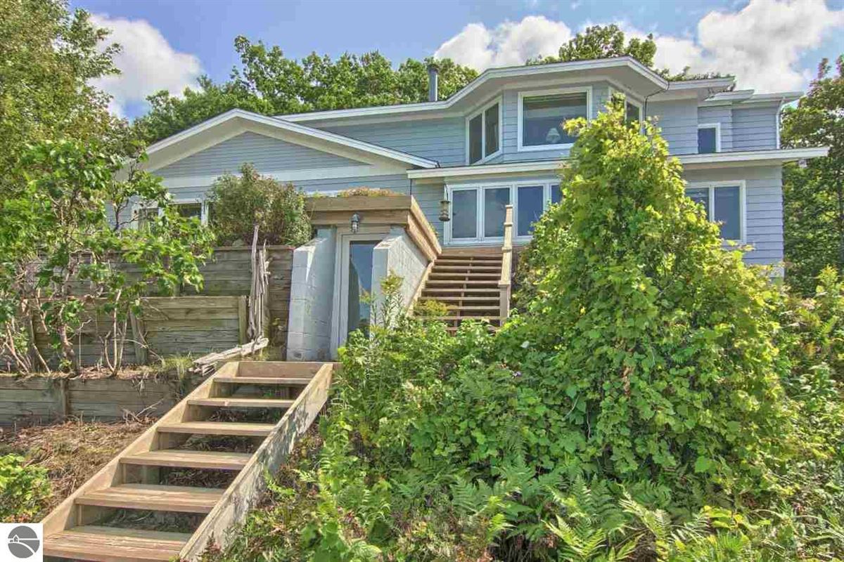 SPECTACULAR OFFERING IN CRYSTAL DOWNS COUNTRY CLUB Michigan Luxury