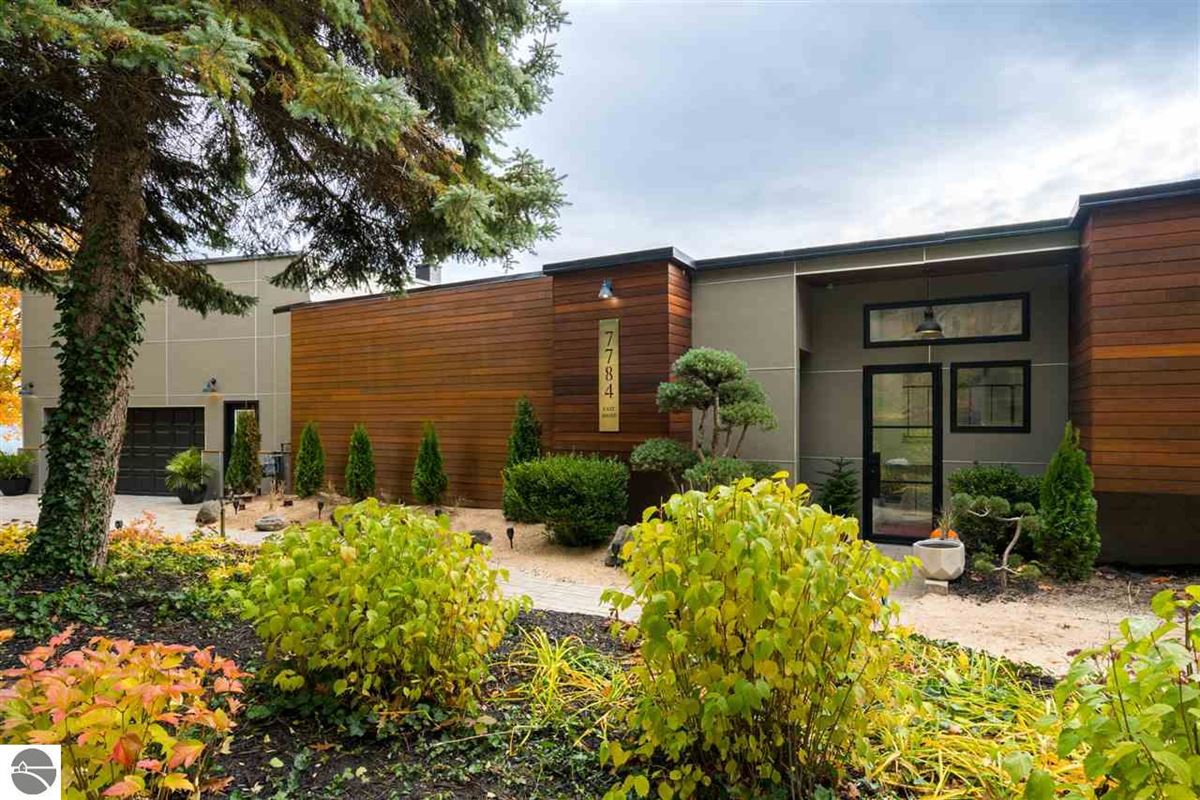 WATERFRONT, MIDCENTURY MODERN HOME Michigan Luxury Homes Mansions