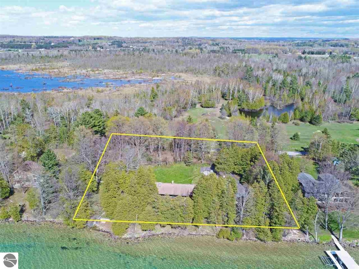 PRIVATE ELK LAKE FRONTAGE PROPERTY Michigan Luxury Homes Mansions