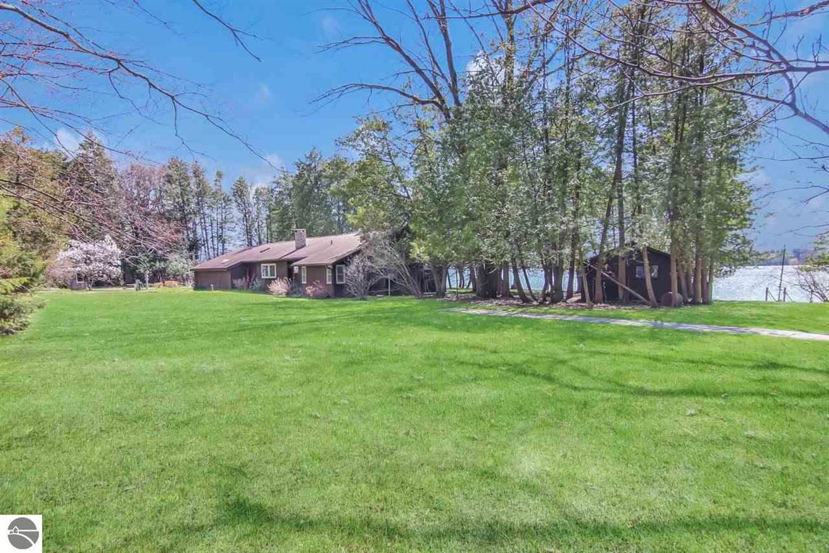 PRIVATE ELK LAKE FRONTAGE PROPERTY Michigan Luxury Homes Mansions