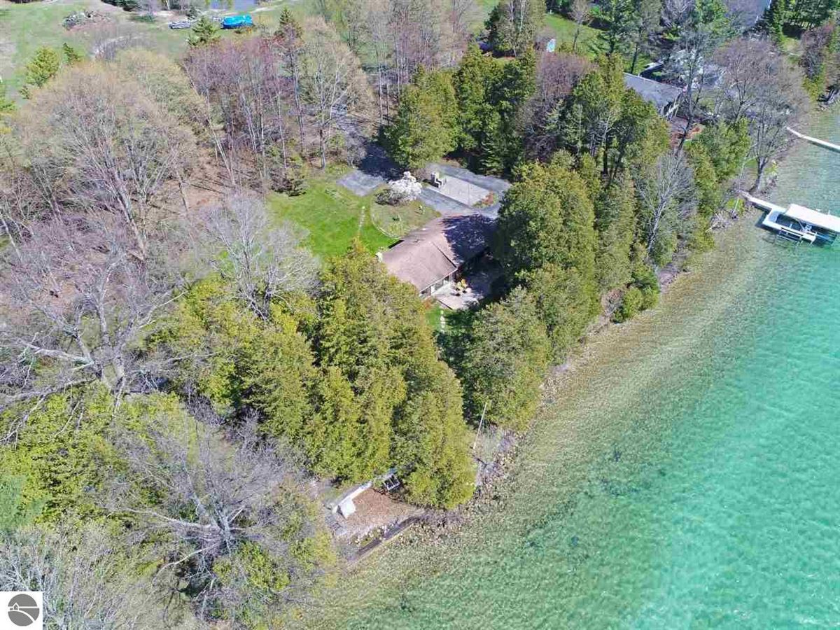 PRIVATE ELK LAKE FRONTAGE PROPERTY Michigan Luxury Homes Mansions