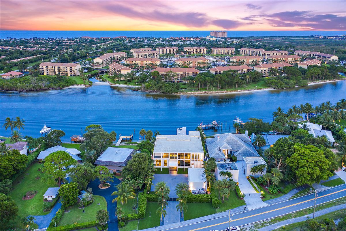 NEWLY CONSTRUCTED PALM BEACH GARDENS INTERNATIONAL STYLE CLASSIC