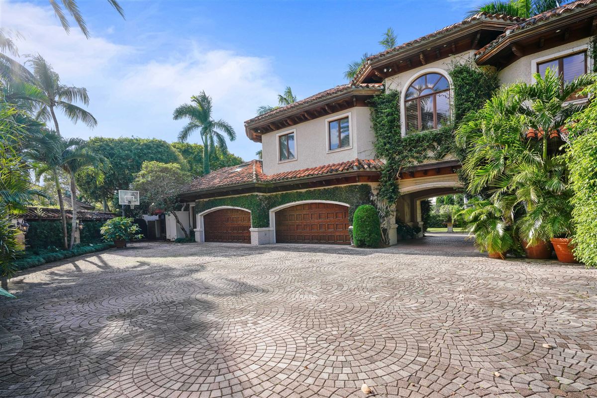 GREAT ESTATE ON A DOUBLE HOMESITE IN FRENCHMAN'S CREEK | Florida Luxury