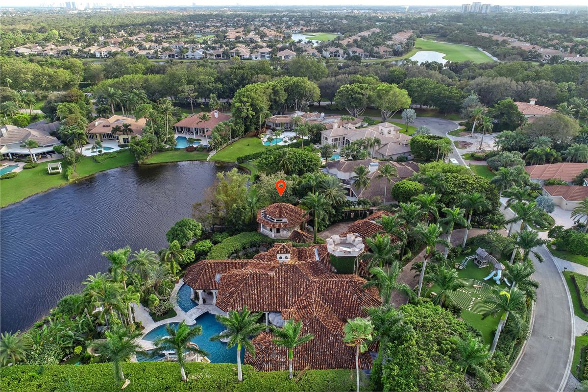 GREAT ESTATE ON A DOUBLE HOMESITE IN FRENCHMAN'S CREEK Florida Luxury