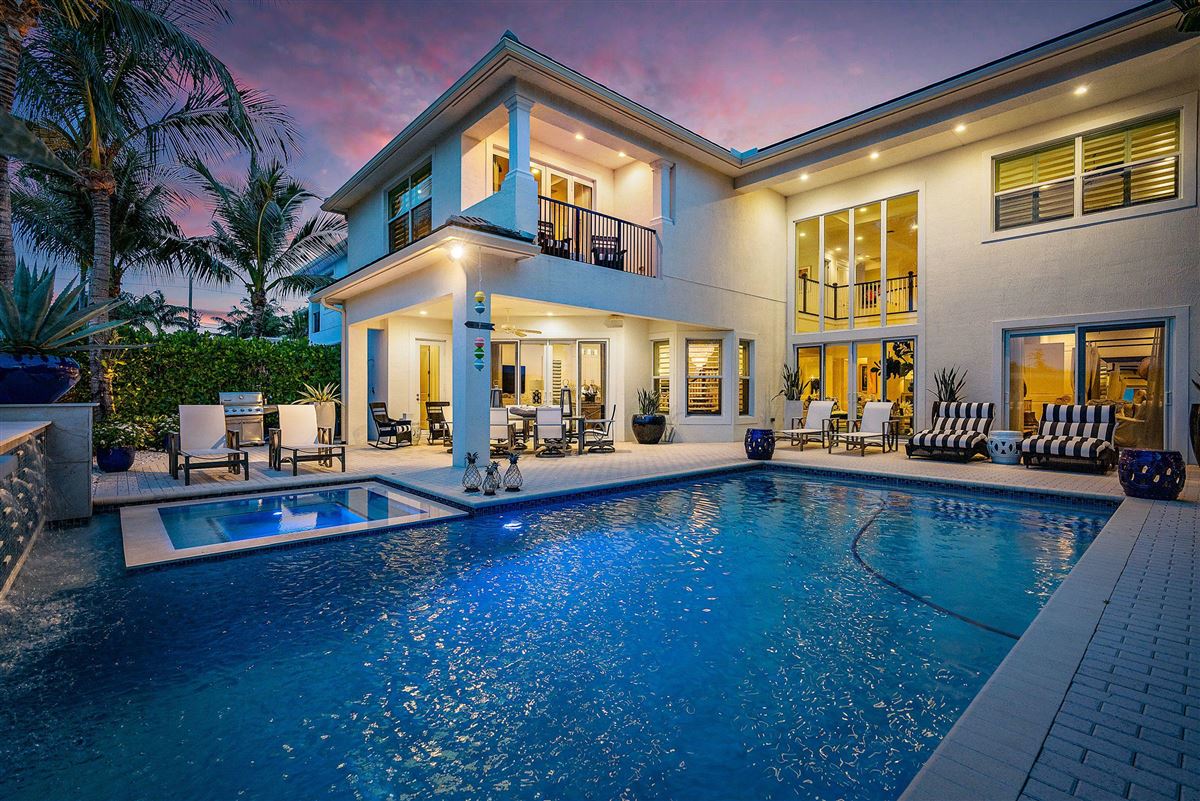 THIS CAPTIVATING JUNO BEACH HOME IS BEAUTIFULLY LOCATED | Florida ...