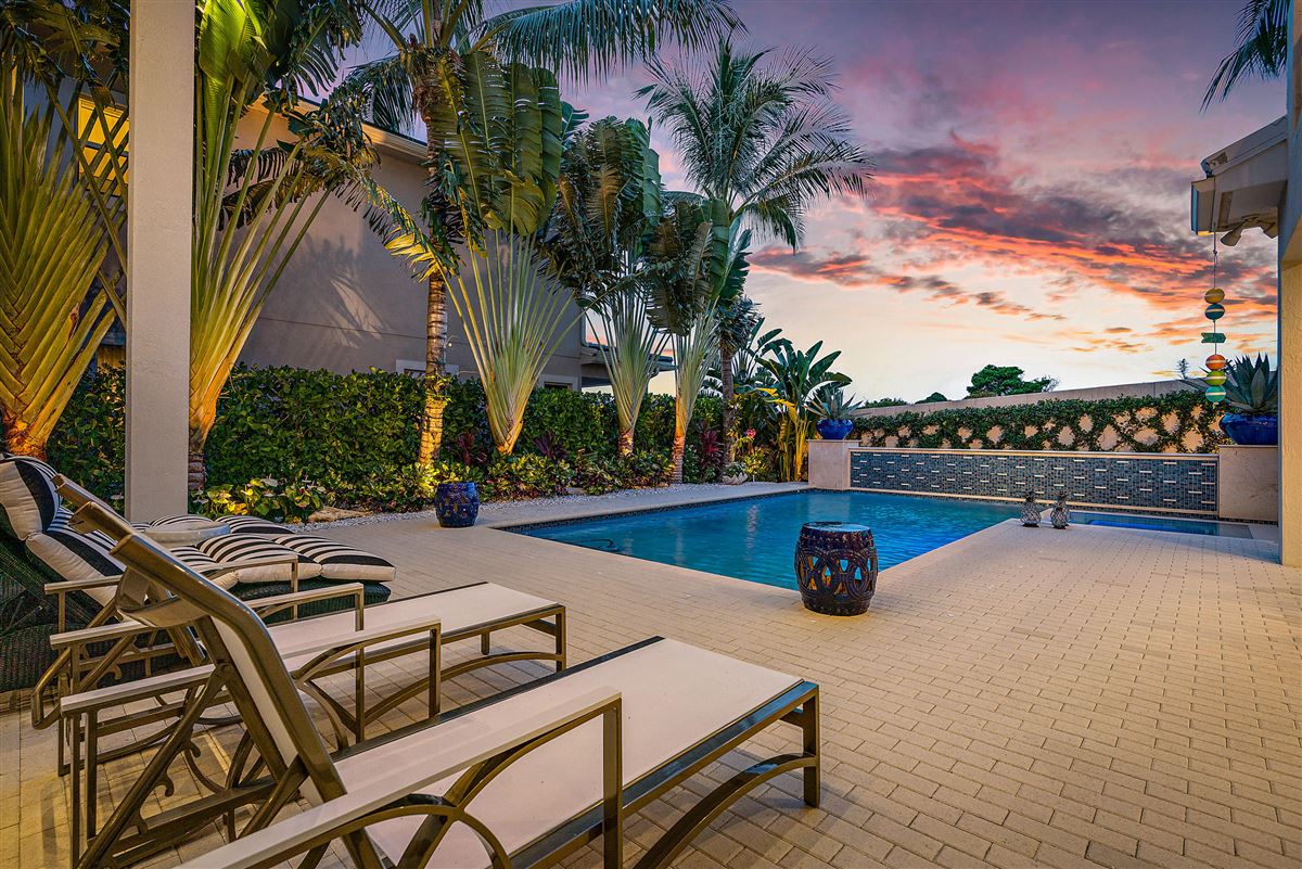 THIS CAPTIVATING JUNO BEACH HOME IS BEAUTIFULLY LOCATED Florida